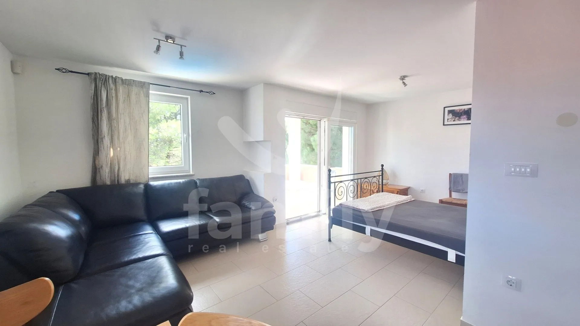apartmanska kuća sa bazenom blizu mora - slika 17