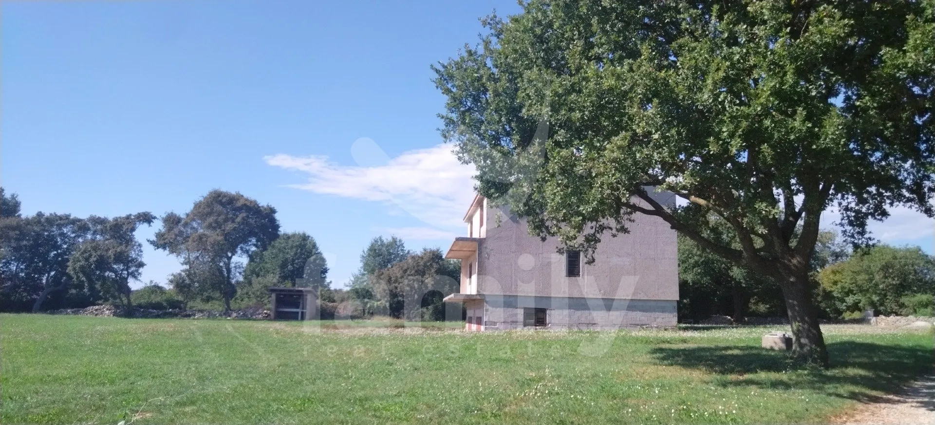 kuća u roh bau fazi sa prostranom okućnicom - slika 11