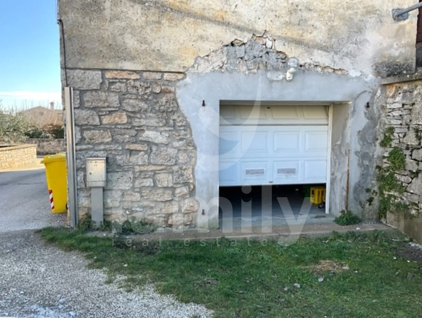 dva stana sa garažom na atraktivnoj lokaciji - slika 20