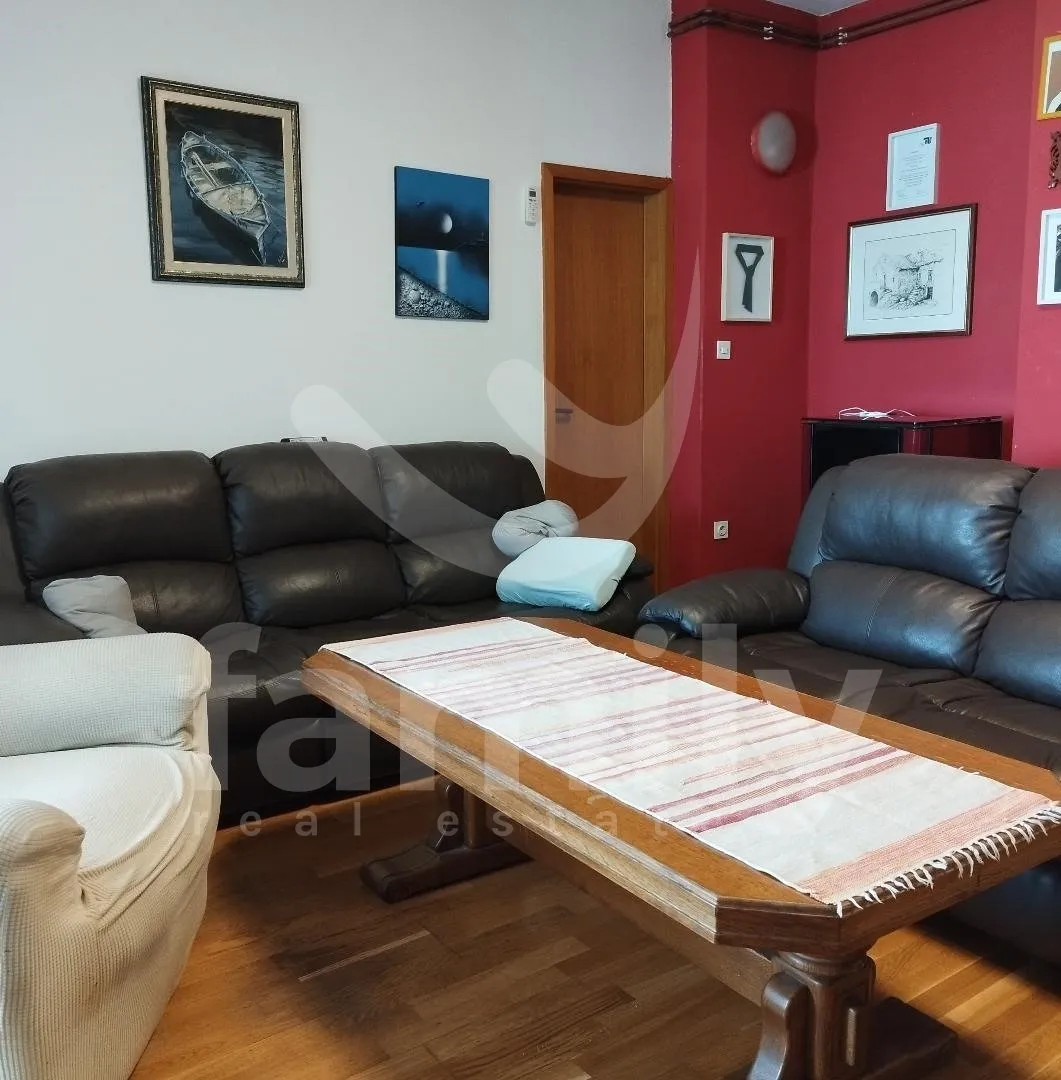 profitabilna apartmanska kuća sa bazenom i 6 stanova - slika 22