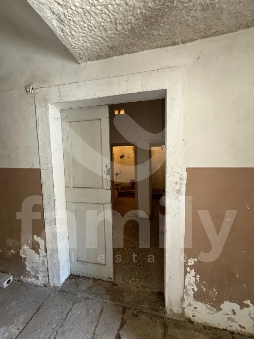 suteren sa mogućnošću prenamjene na odličnoj lokaciji - slika 10