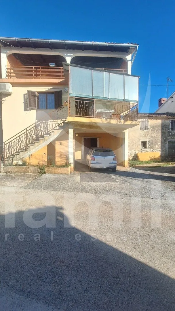 prodaja obiteljske kuće u nizu u okolici višnjana - slika 20