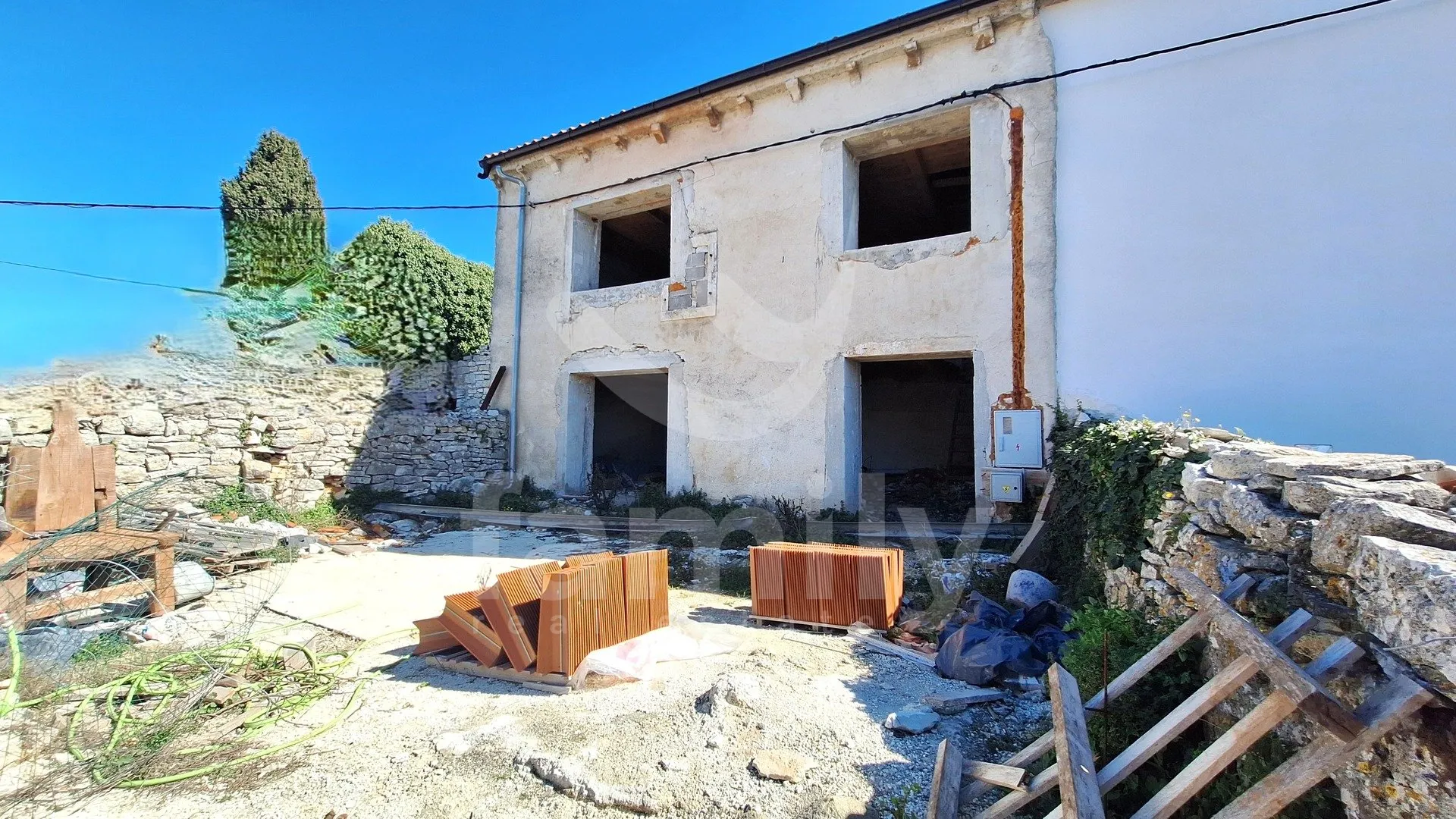 ekskluzivno odlična kuća u fazi renovacije - slika 2