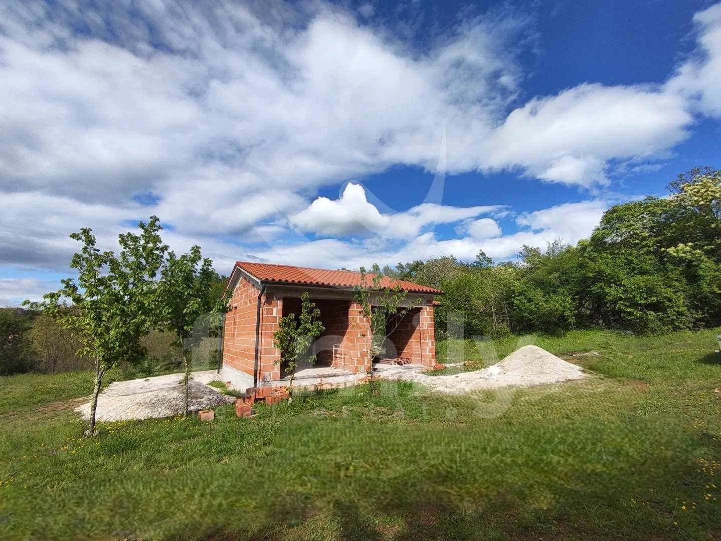 samostojeća prizemnica - roh bau na mirnoj lokaciji - slika 13