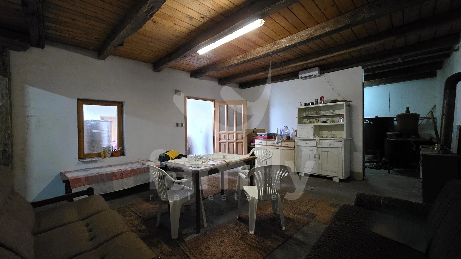 imanje u oljasima s destilerijom i kućom - slika 10