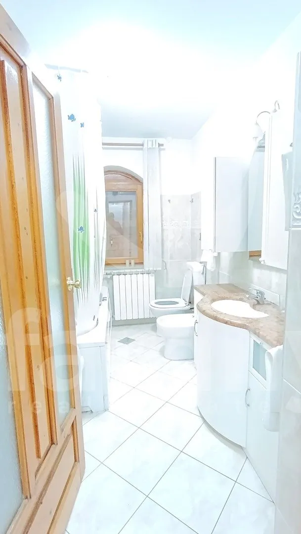 ekskluzivno prostrana vila sa bazenom na atraktivnoj lokaciji - slika 9