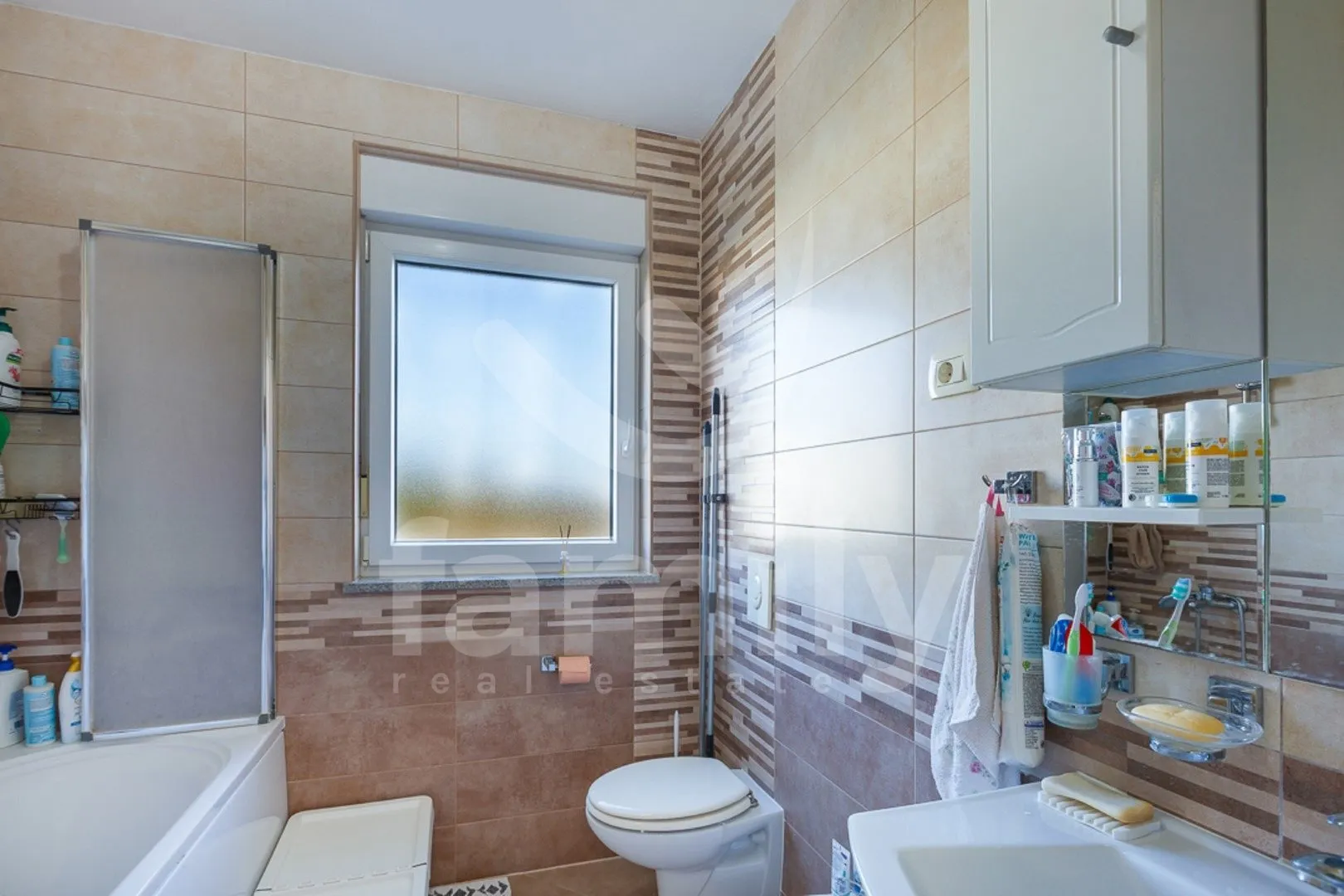 prodaja obiteljski stan s apartmanom i vrtom pula veli vrh - slika 9