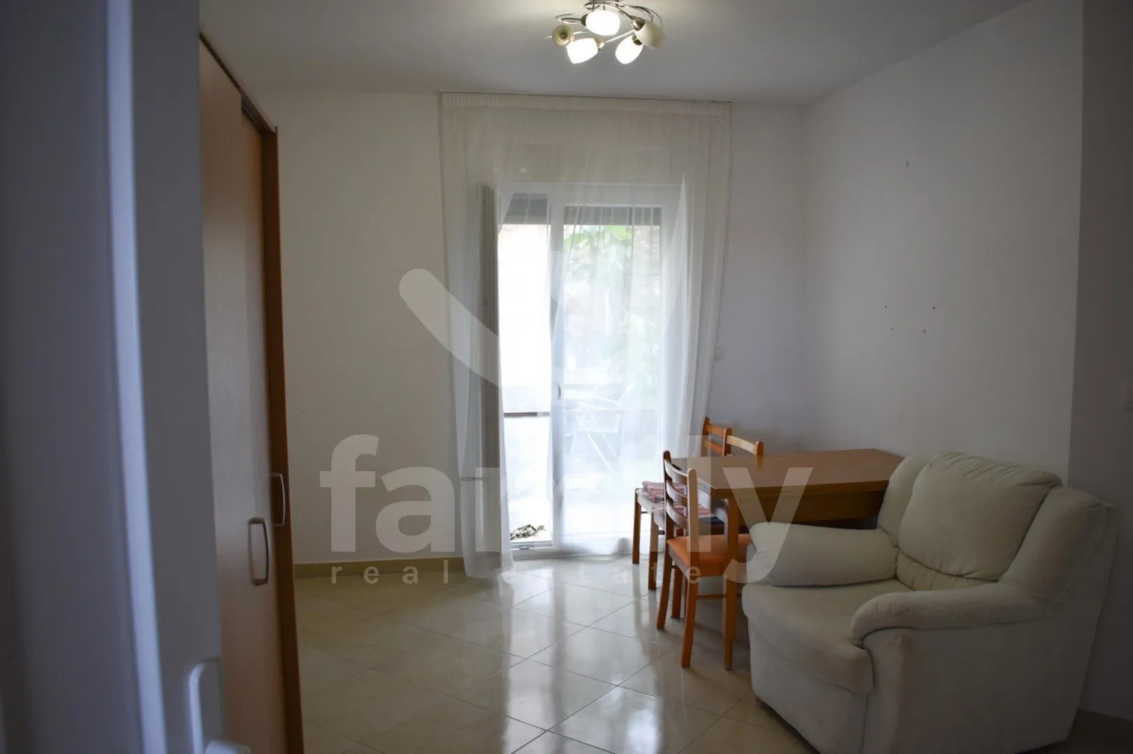prodaja obiteljski stan s apartmanom i vrtom pula veli vrh - slika 12