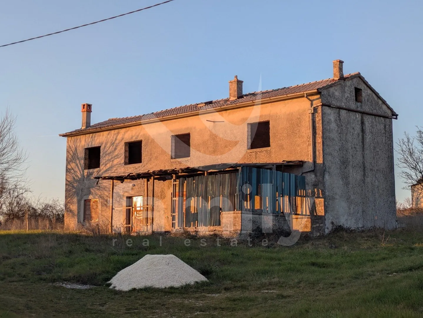 Atraktivne Kamene Kuće Na Jedinstvenoj Mirnoj Lokaciji - Barban