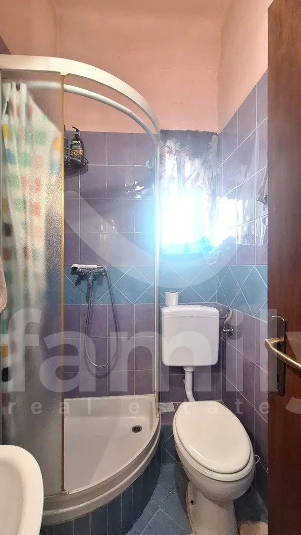 eksluzivna prodaja dva stana sa pogledom na more na odličnoj lokaciji - slika 21