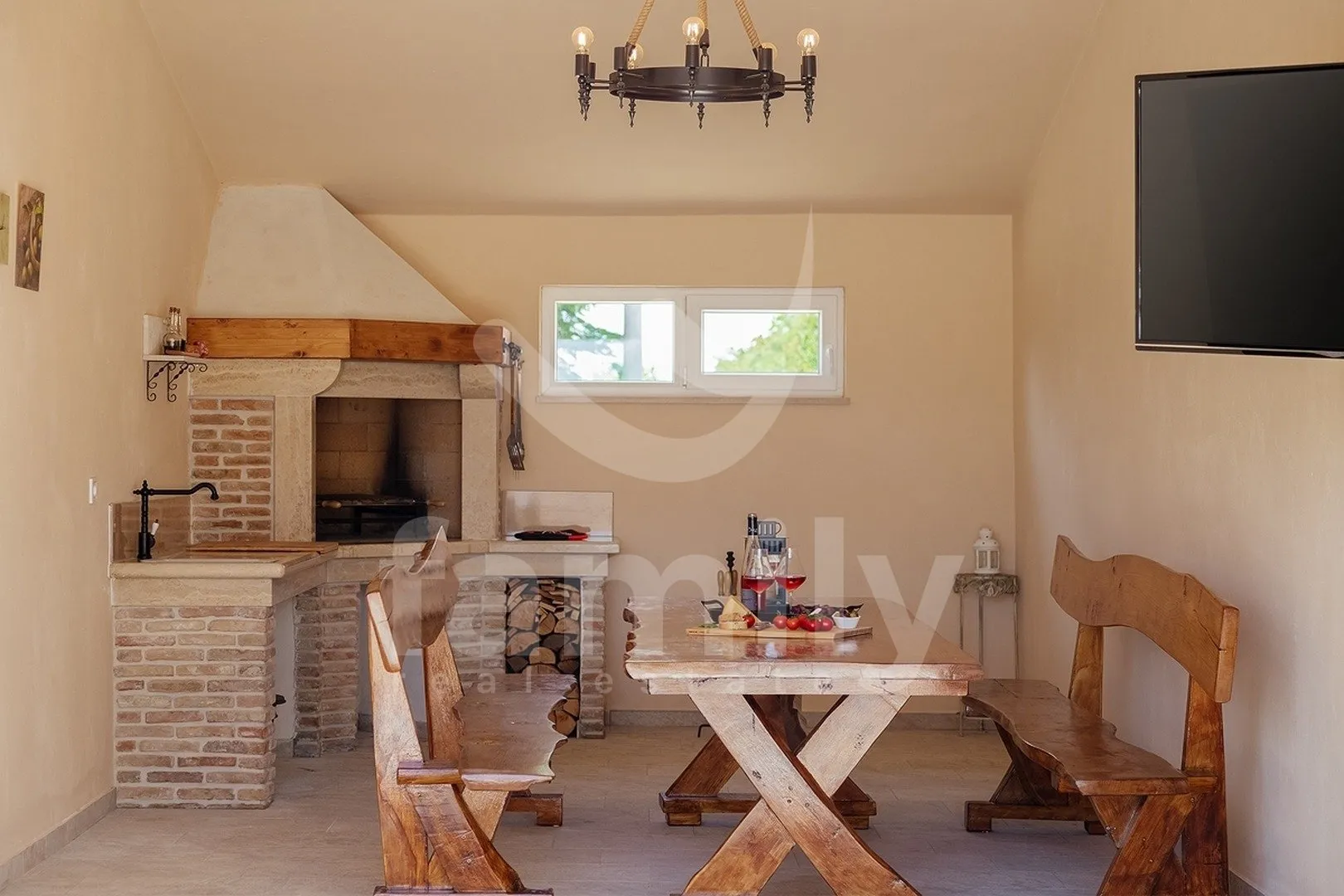 vila sa konobom i bazenom blizu plaže i grada - slika 25