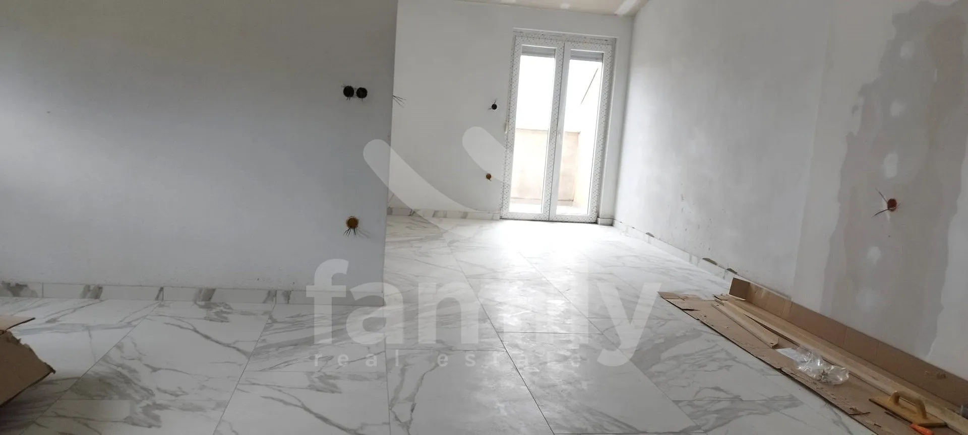 dvoetažni novi stan, pogled more i tri spavaće sobe - slika 2