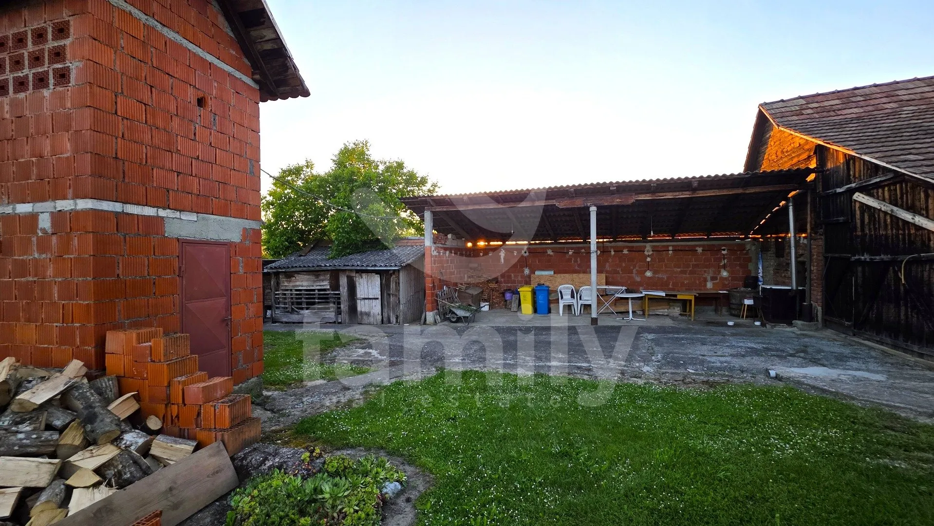 obiteljsko imanje u lađevcu – dvije kuće, podrumi, pomoćni objekti i okućnice - slika 13