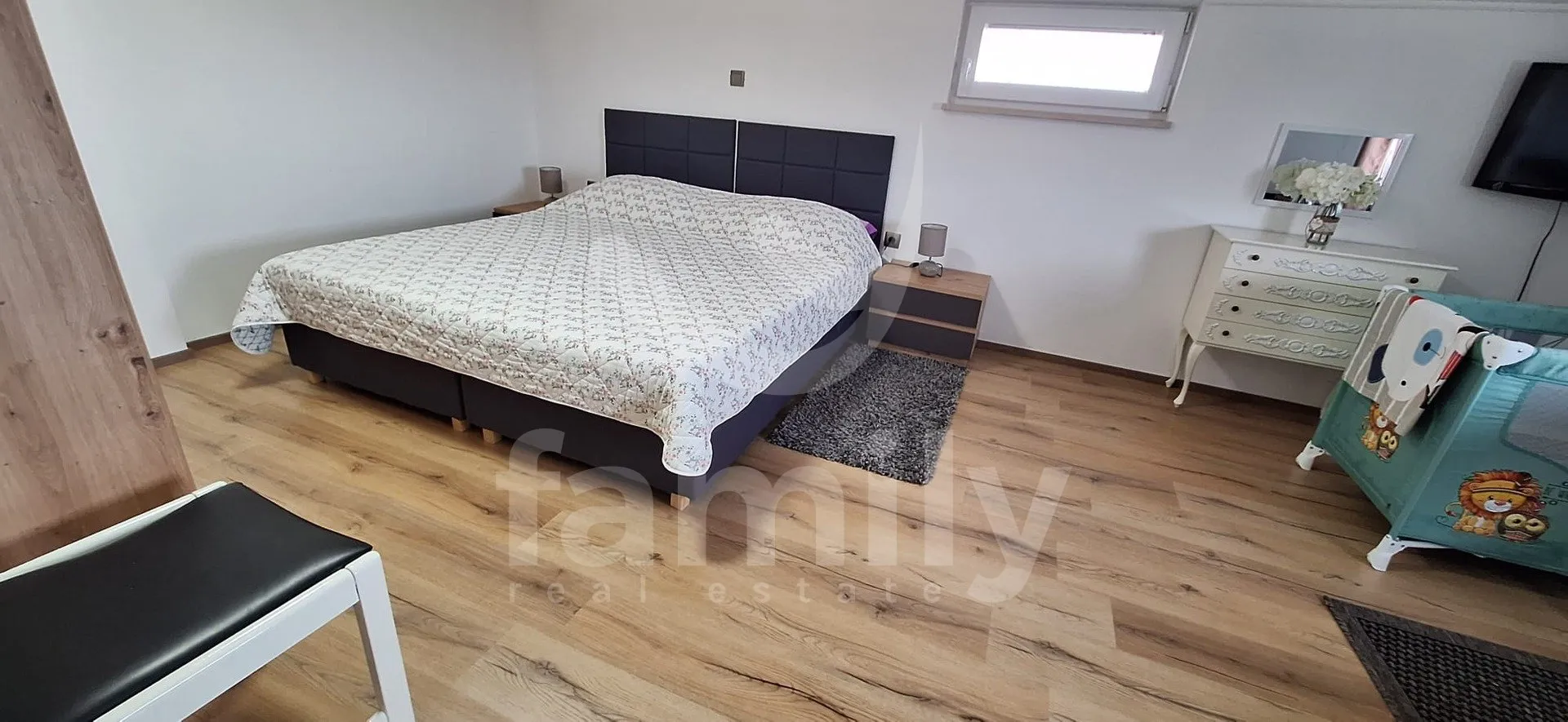 dvoetažni novouređeni stan sa pogledom na more - slika 6