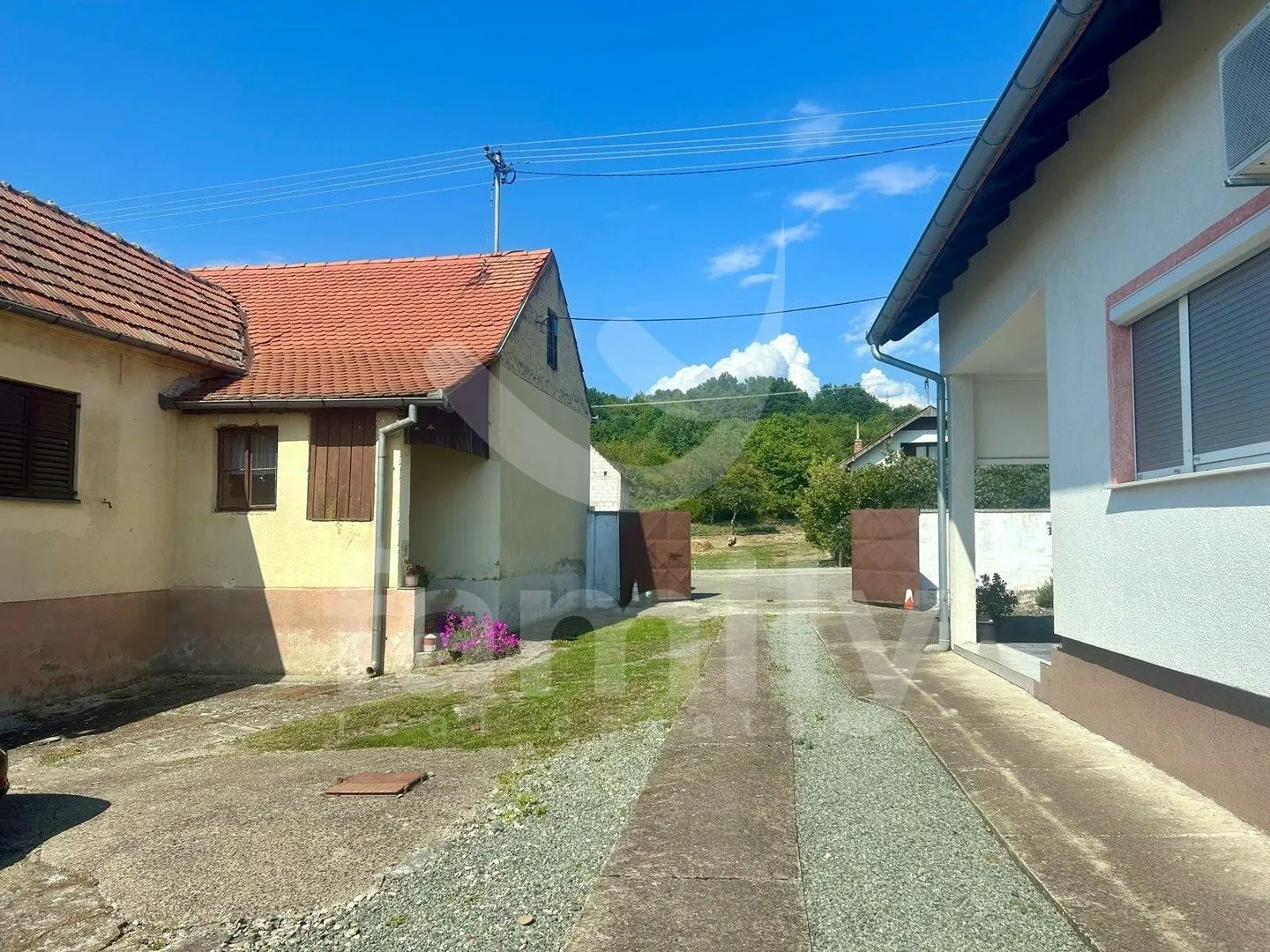 obiteljsko imanje u lađevcu – dvije kuće, podrumi, pomoćni objekti i okućnice - slika 17