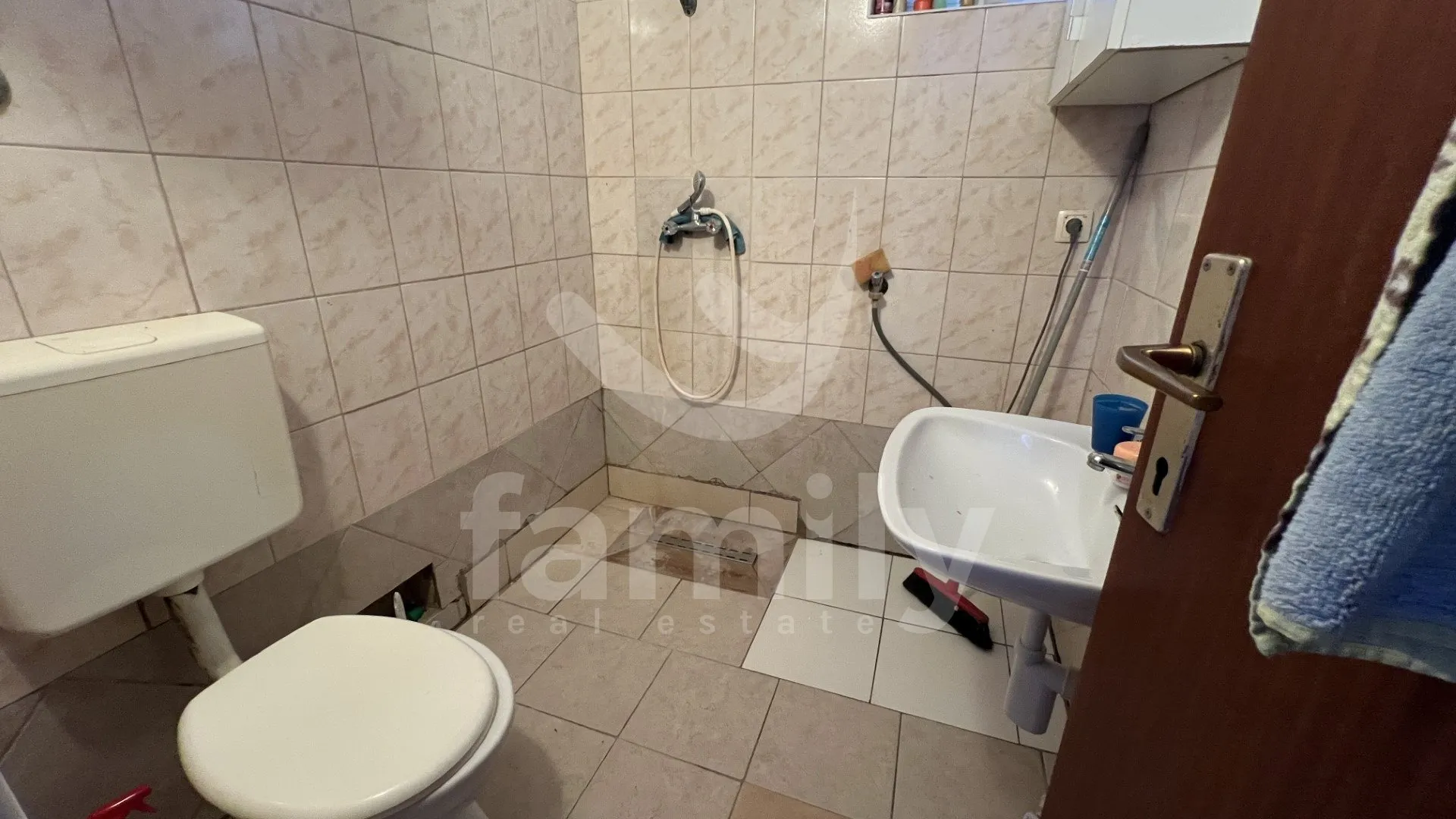 samostojeća kuća sa tri stambene jedinice na mirnoj lokaciji - slika 20