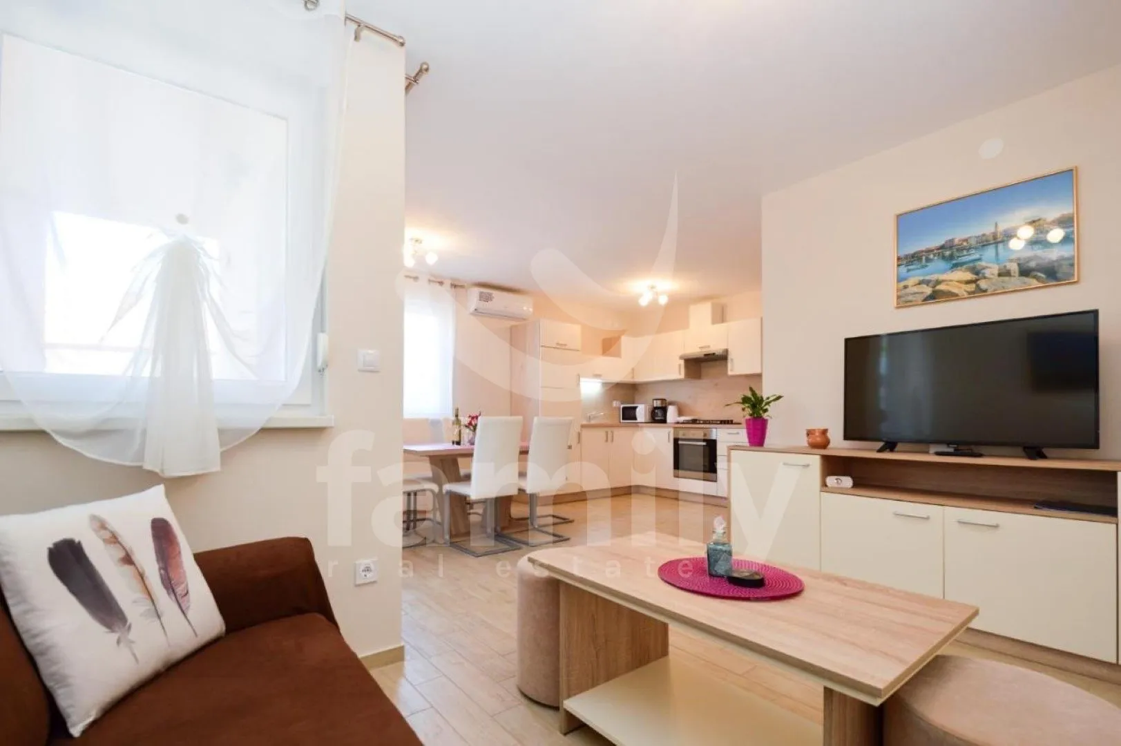 prostrana samostojeća kuća sa 5 apartmana i pogledom na more - slika 10