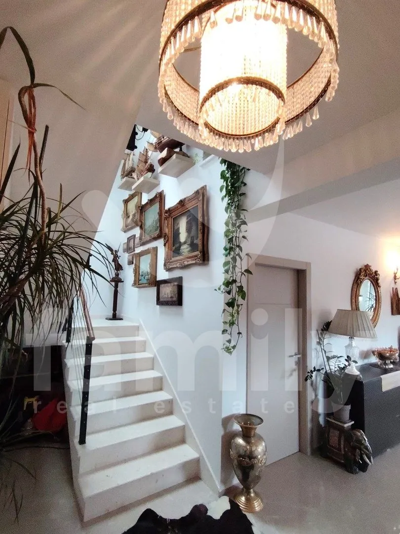luksuzni dvoetažni penthouse prvi red do mora - slika 4