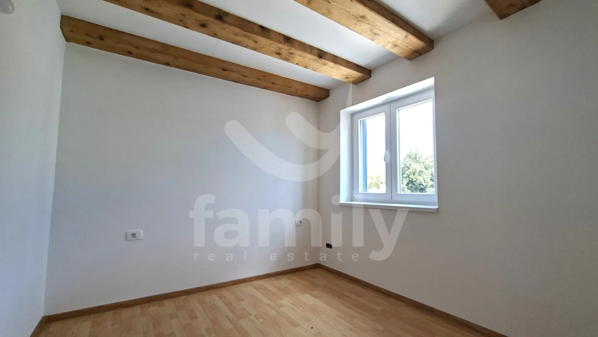 kamena kuća sa zasebnim apartmanom, konobom i bazenom - slika 8