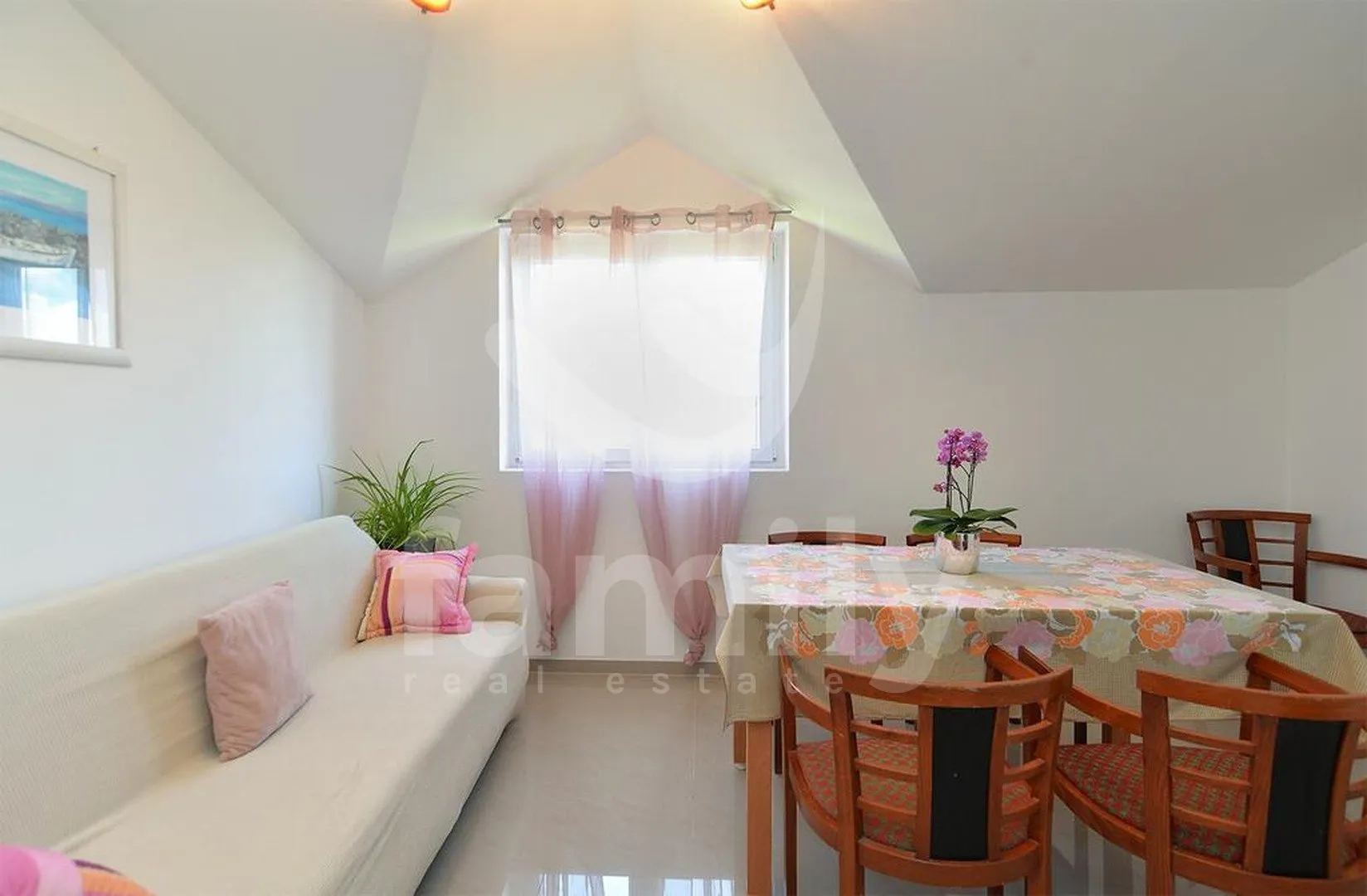 profitabilna apartmanska kuća sa bazenom i 6 stanova - slika 9