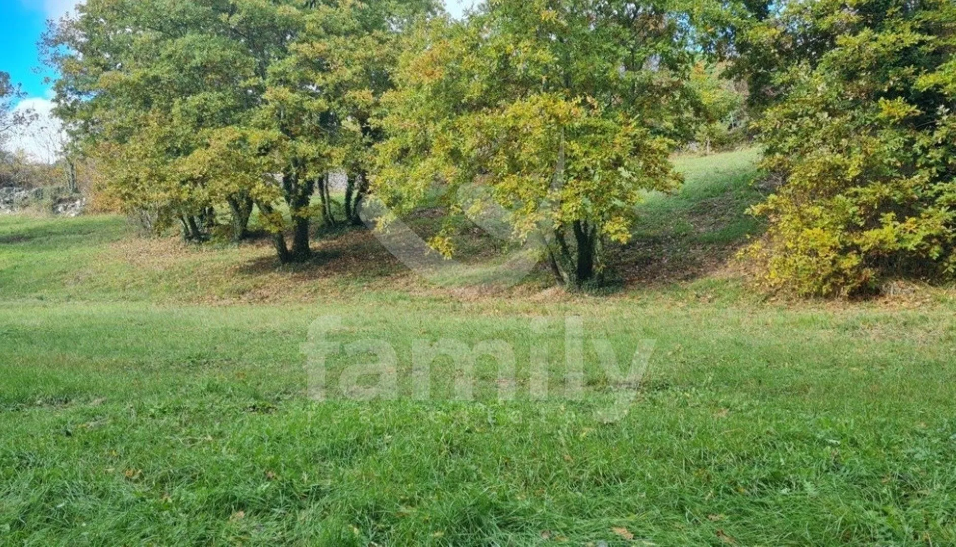 prostrano građevinsko zemljište sa projektom na mirnoj lokaciji - slika 15