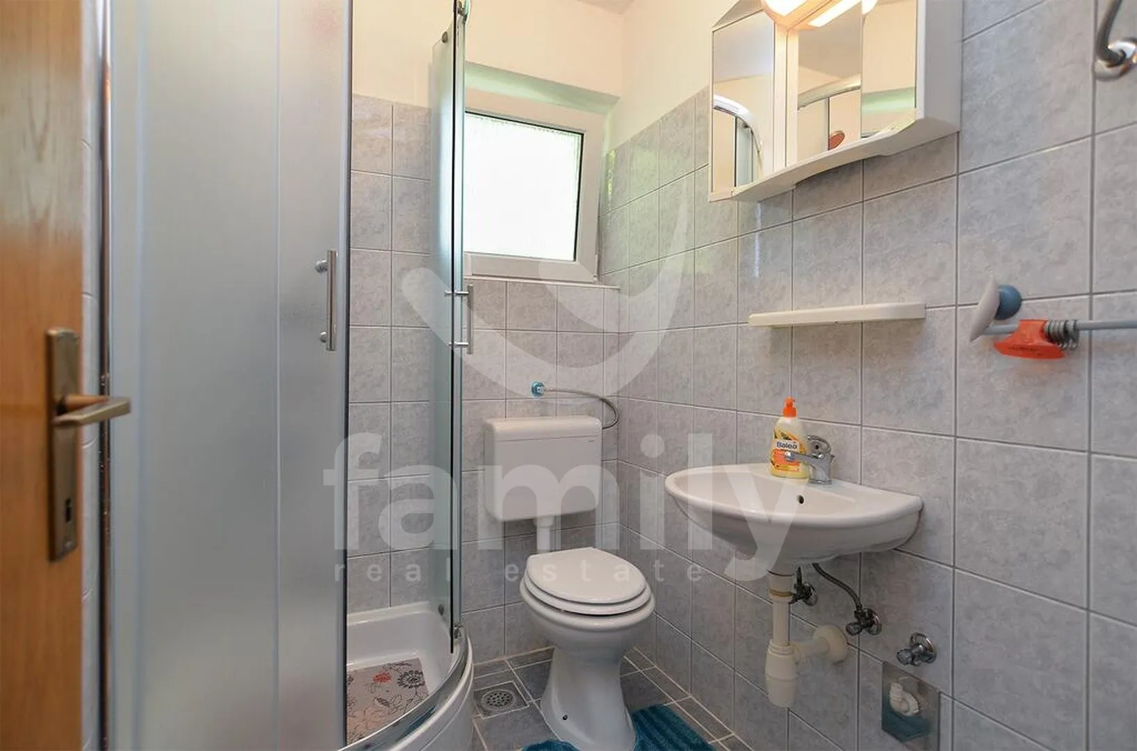 profitabilna apartmanska kuća sa bazenom i 6 stanova - slika 13