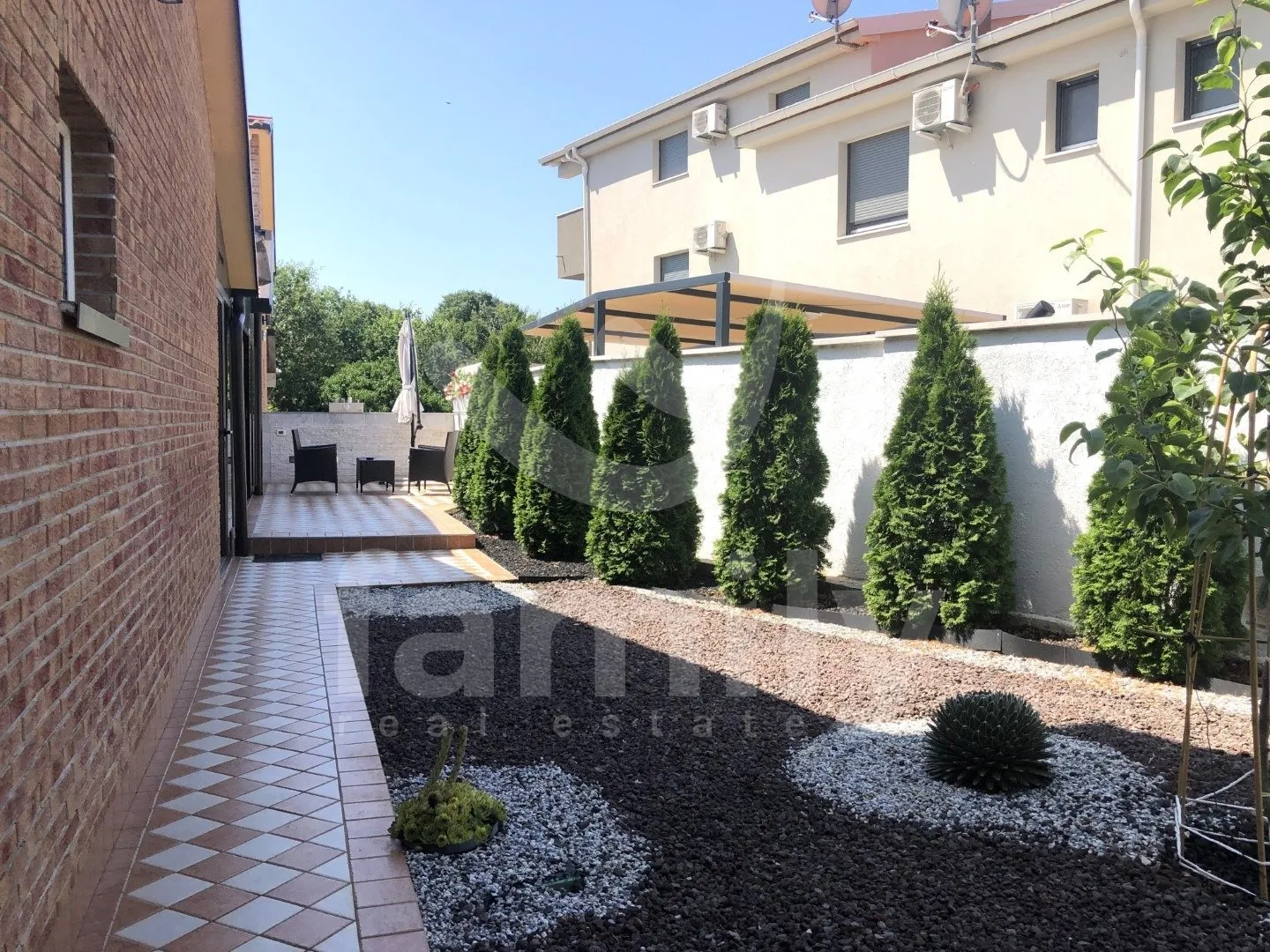 prostrana moderna vila sa konobom blizu mora - slika 9