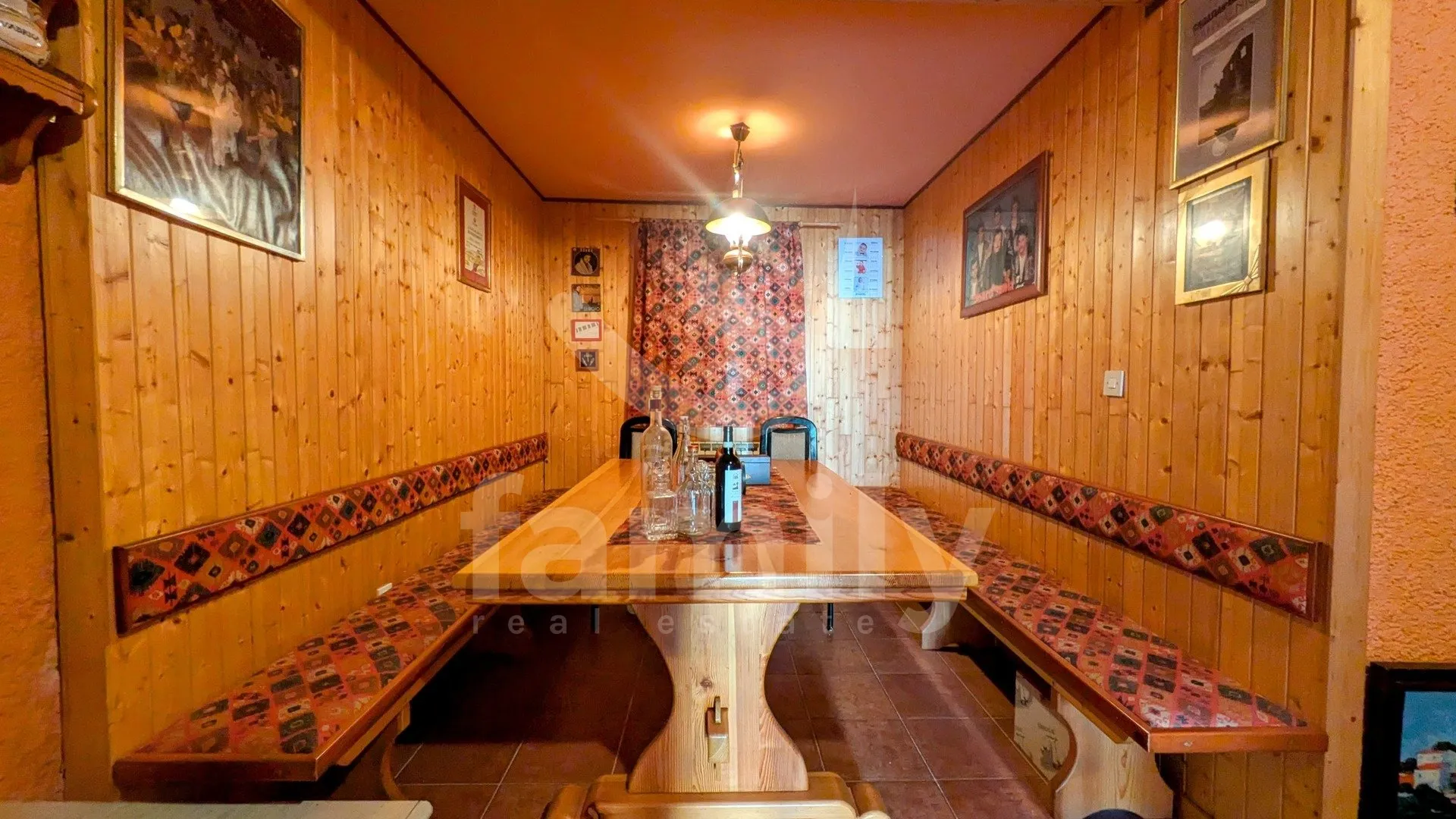 prodaja predivna kuća sa više apartmana i građevinskim zemljištem - slika 13