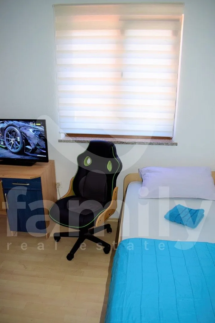 veoma rentabilna kuća sa bazenom - slika 22