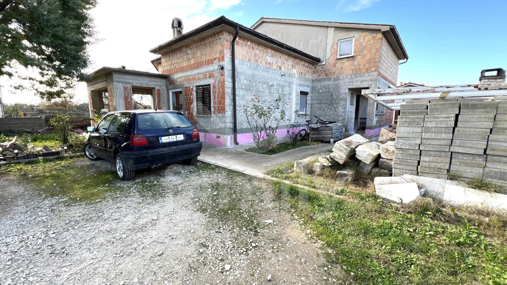 samostojeća kuća sa tri stambene jedinice na mirnoj lokaciji - slika 29