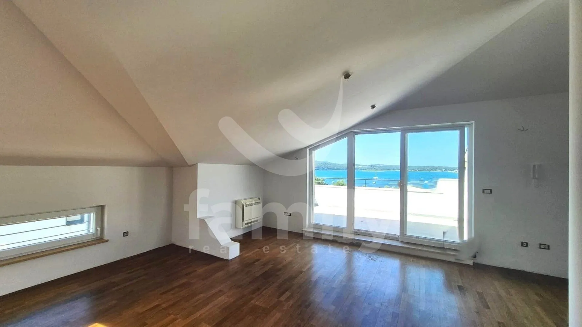 penthouse uz more s bazenom i panoramskim pogledom - slika 11