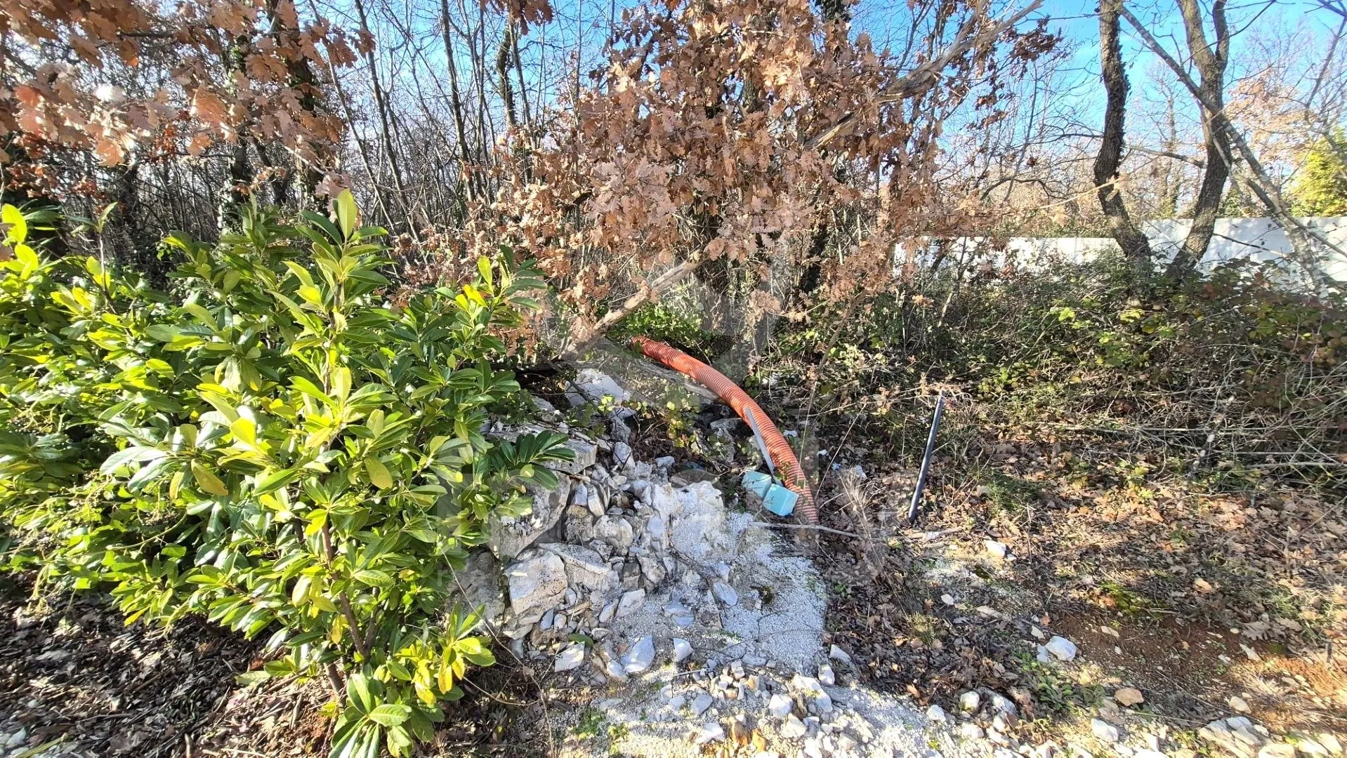 građevinsko zemljište na izuzetno mirnoj i traženoj lokaciji - slika 4