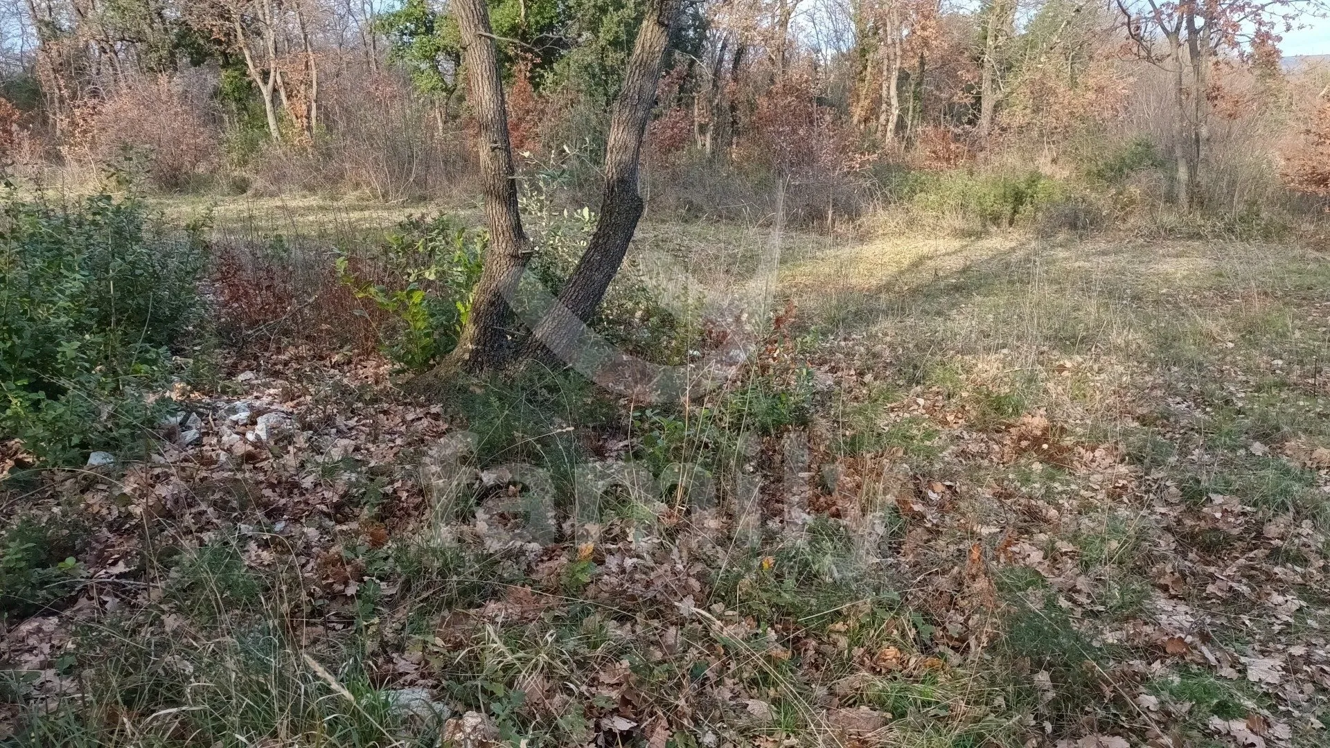 atraktivno građevinsko zemljište sa građevinskom dozvolom - slika 6