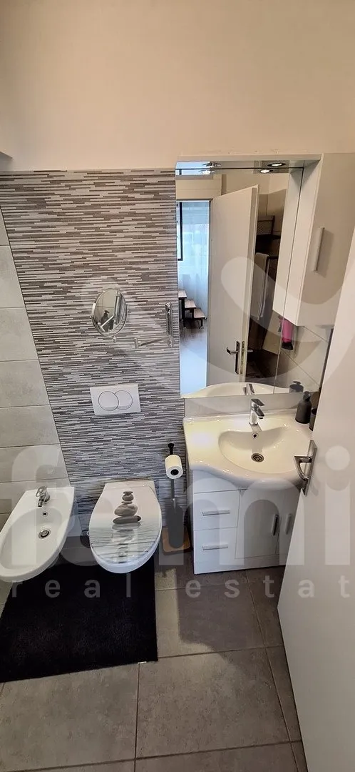 dvoetažni novouređeni stan sa pogledom na more - slika 11