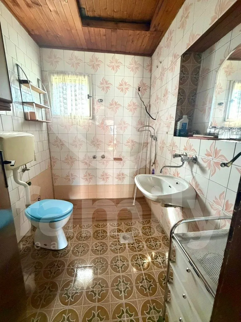 obiteljsko imanje u lađevcu – dvije kuće, podrumi, pomoćni objekti i okućnice - slika 15