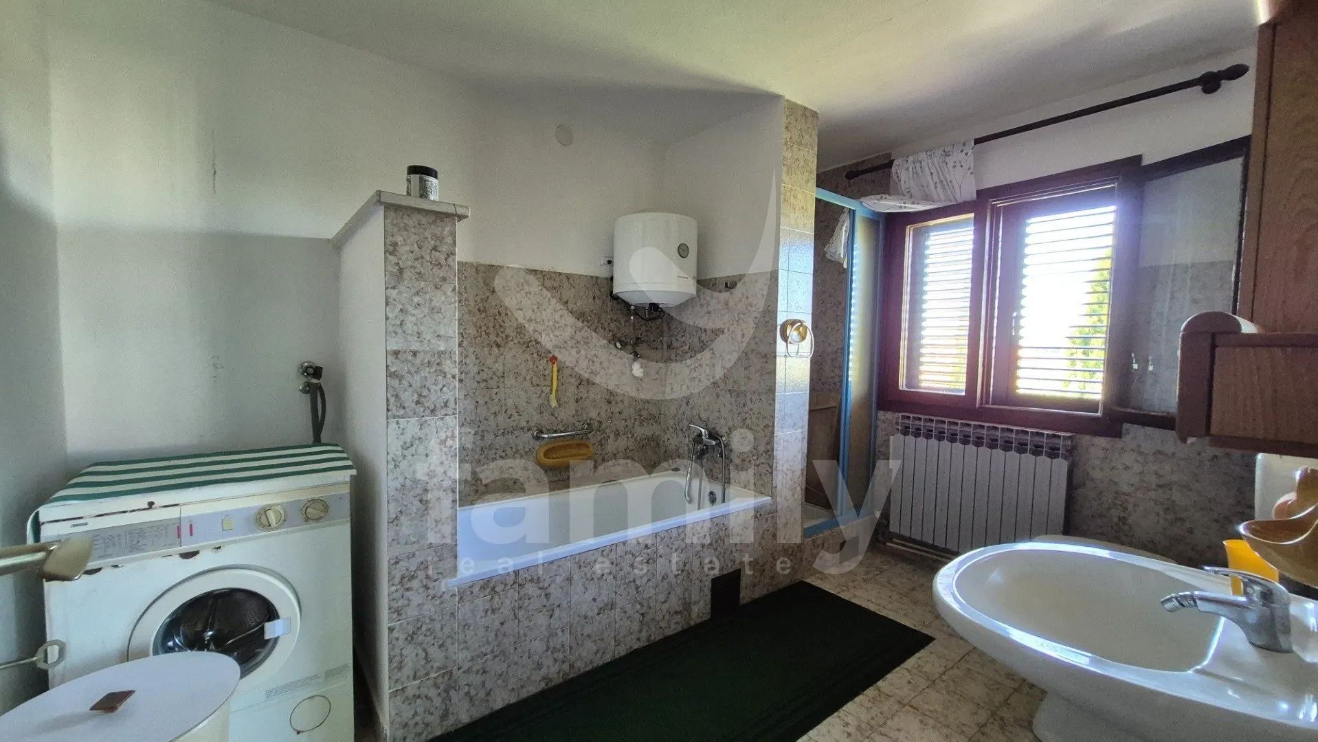 prodaja šarmantne kuće za renovaciju u mirnom naselju - slika 13