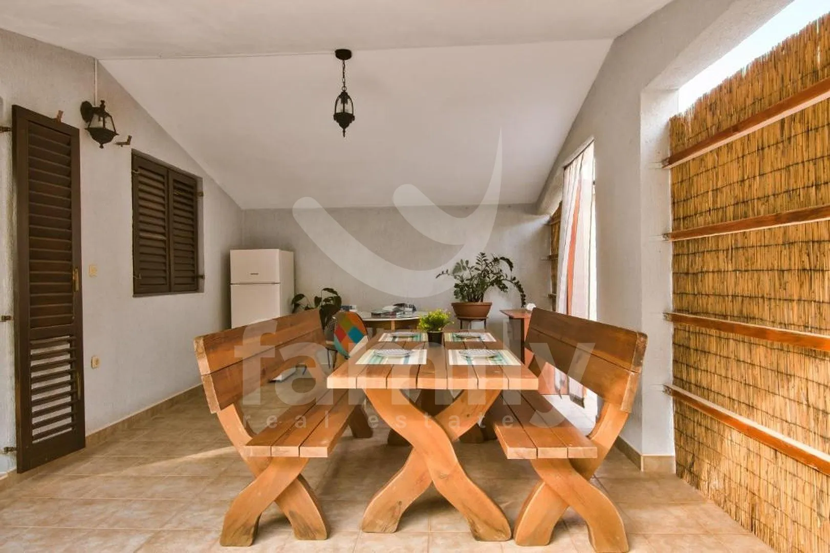 višestambena kuća sa dva poslovna prostora i apartmanima - slika 2