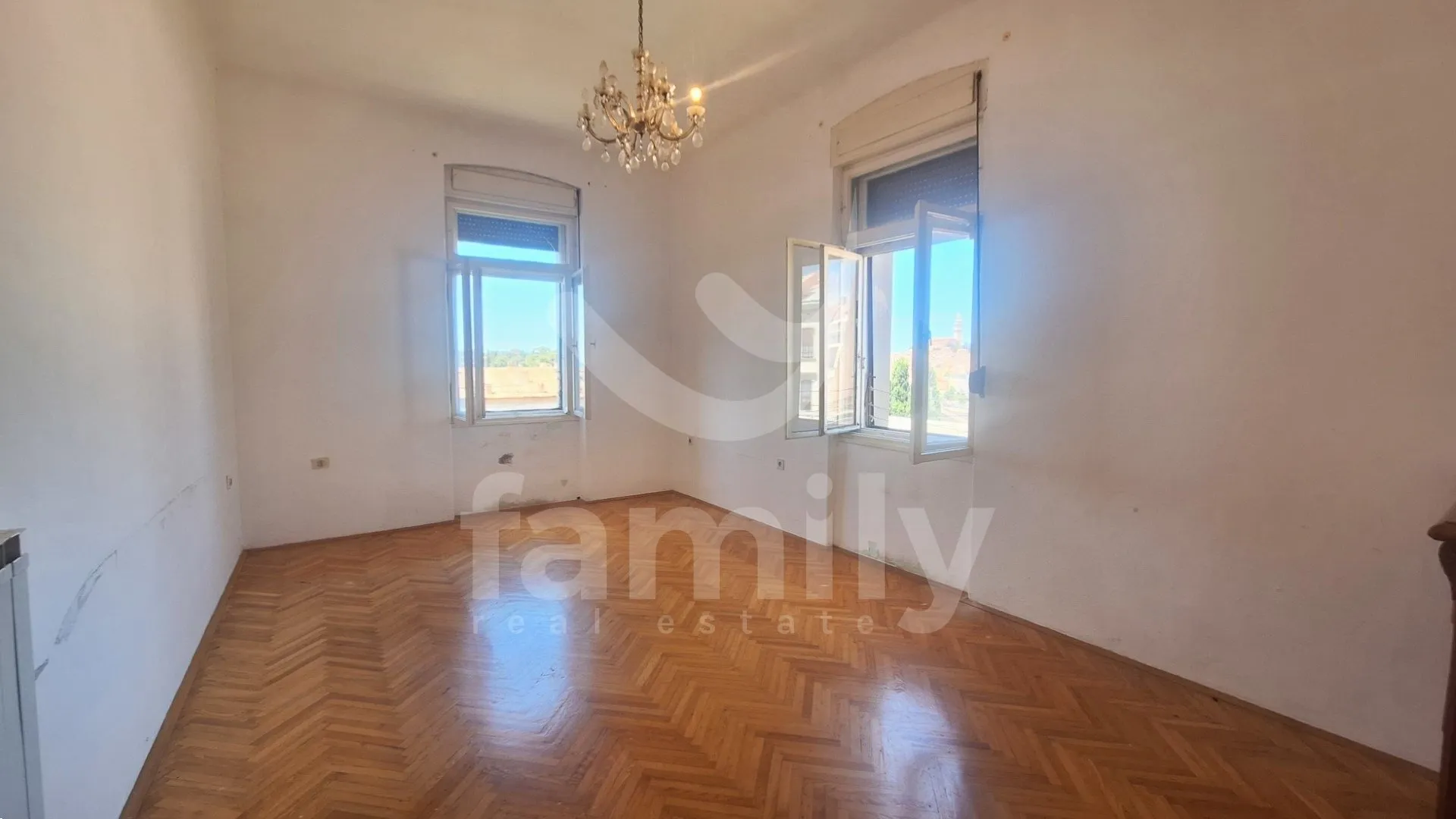 prodaja dvosobni stan rovinj centar - pogled na more - slika 3