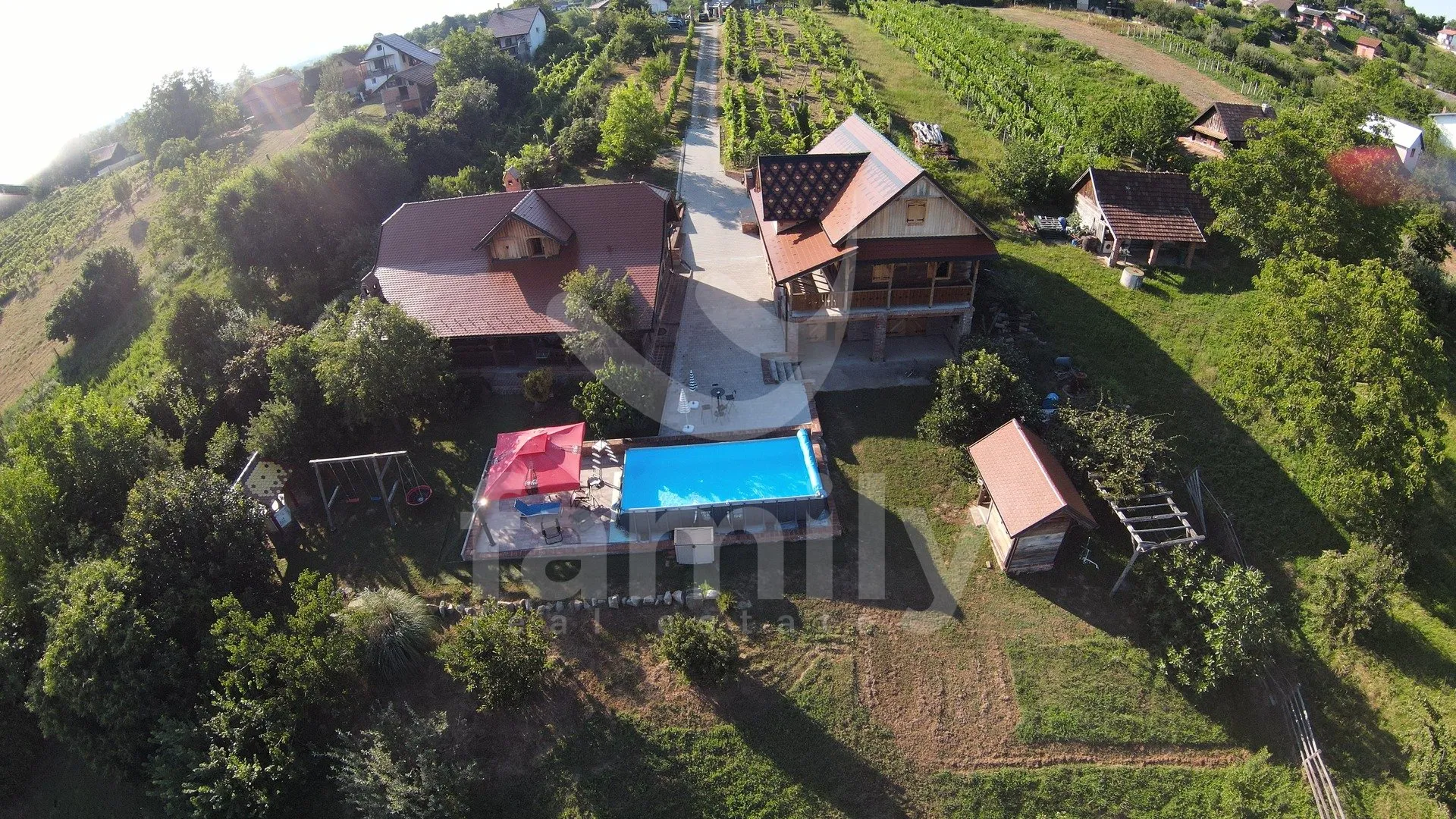 dvije hrastove kuće, bazen, vinograd i voćnjak - slika 5