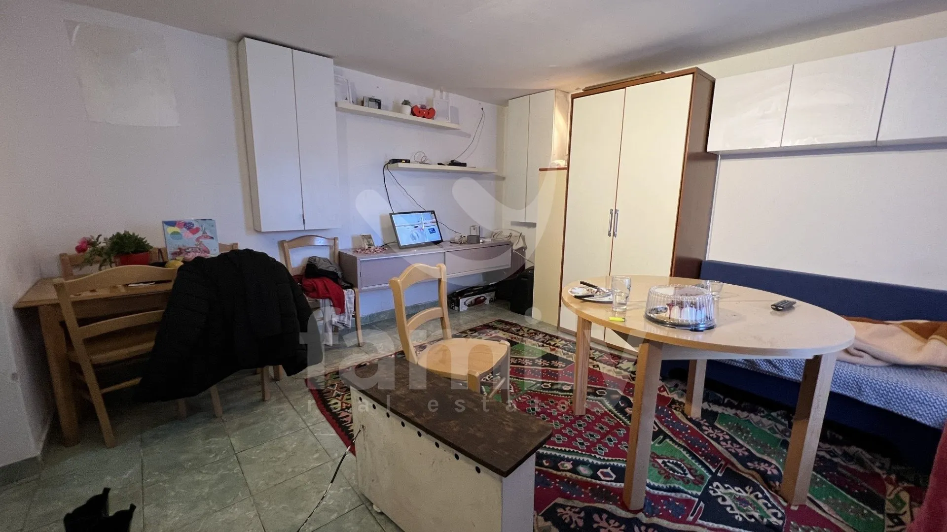samostojeća kuća sa tri stambene jedinice na mirnoj lokaciji - slika 25