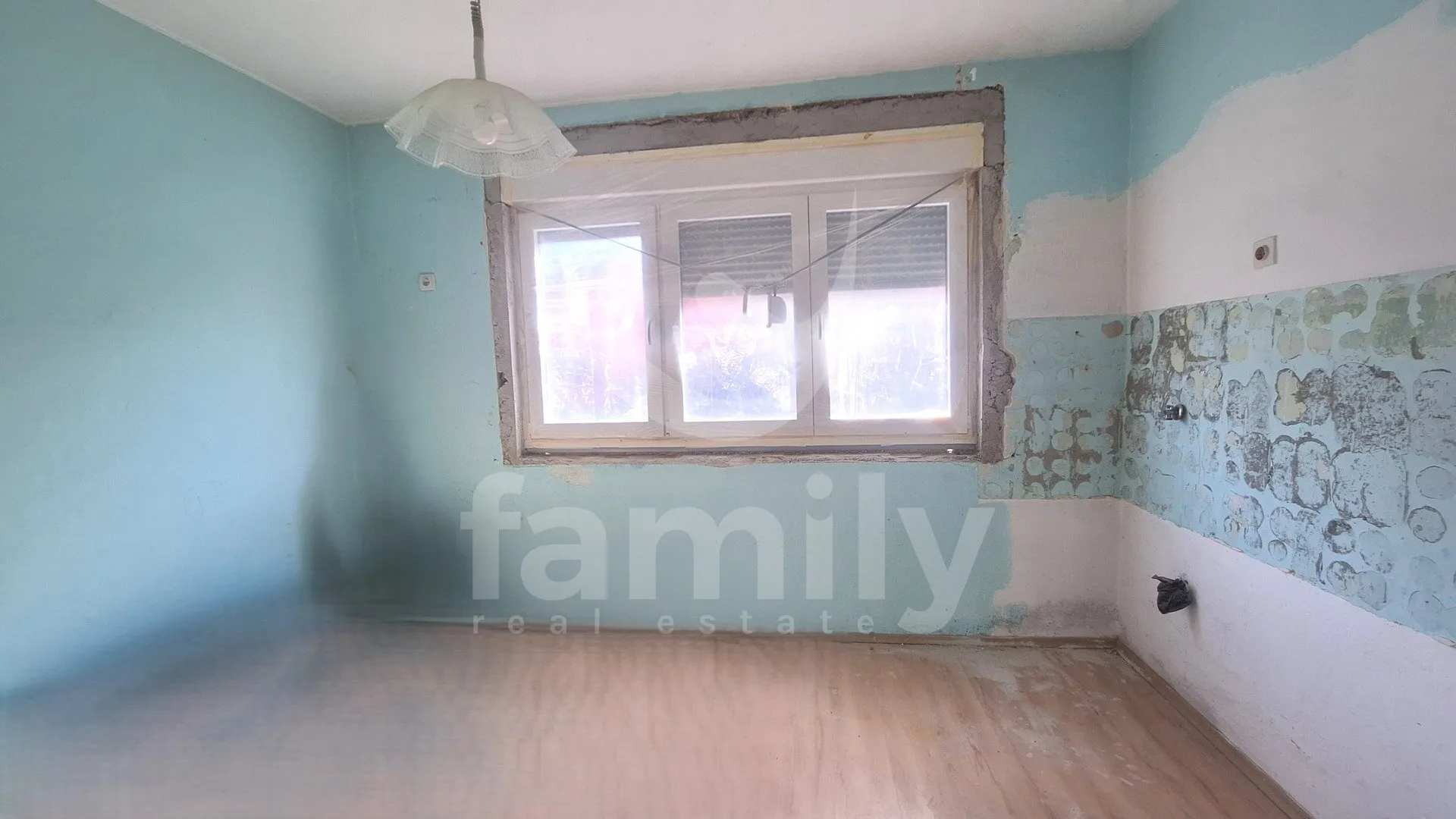 stan za renovaciju na veoma mirnoj lokaciji - slika 4
