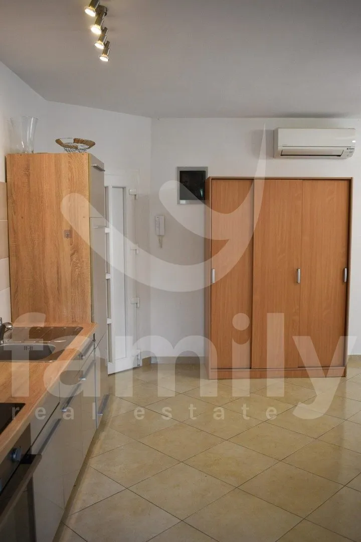 prodaja obiteljski stan s apartmanom i vrtom pula veli vrh - slika 15