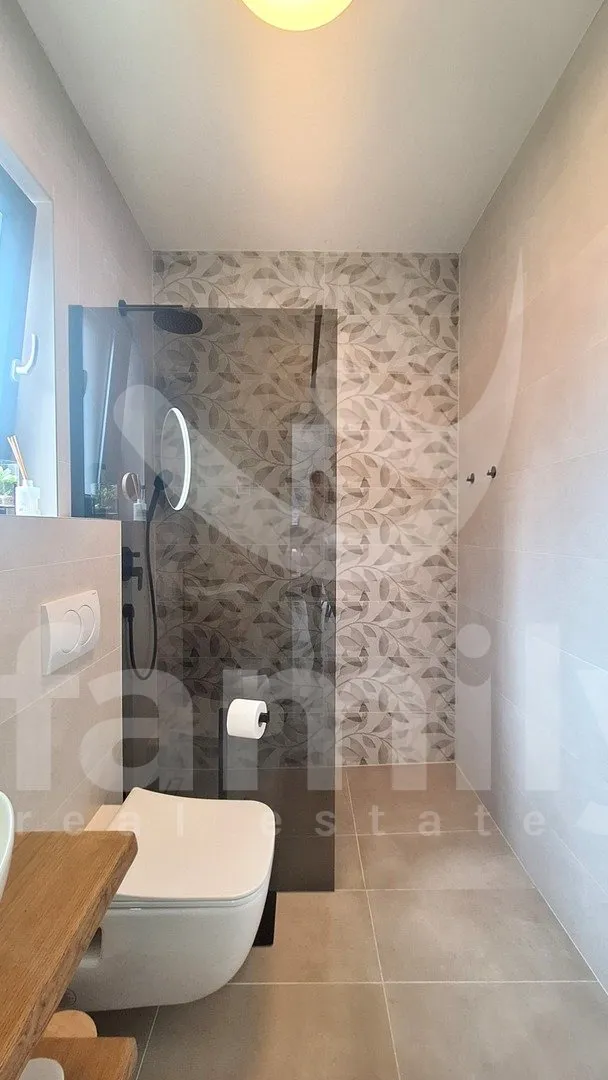 moderna dvoetažna kuća u blizini mora - slika 9