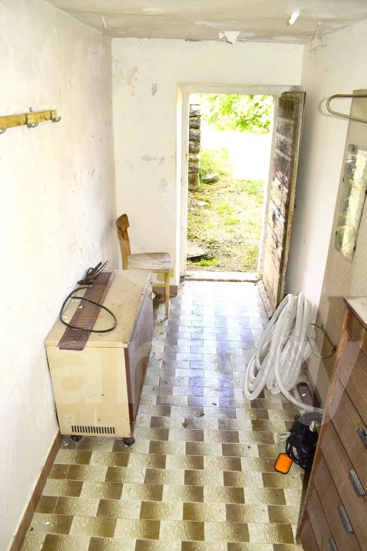tri kamene kuće sa prostranom građevinskom okućnicom - slika 18