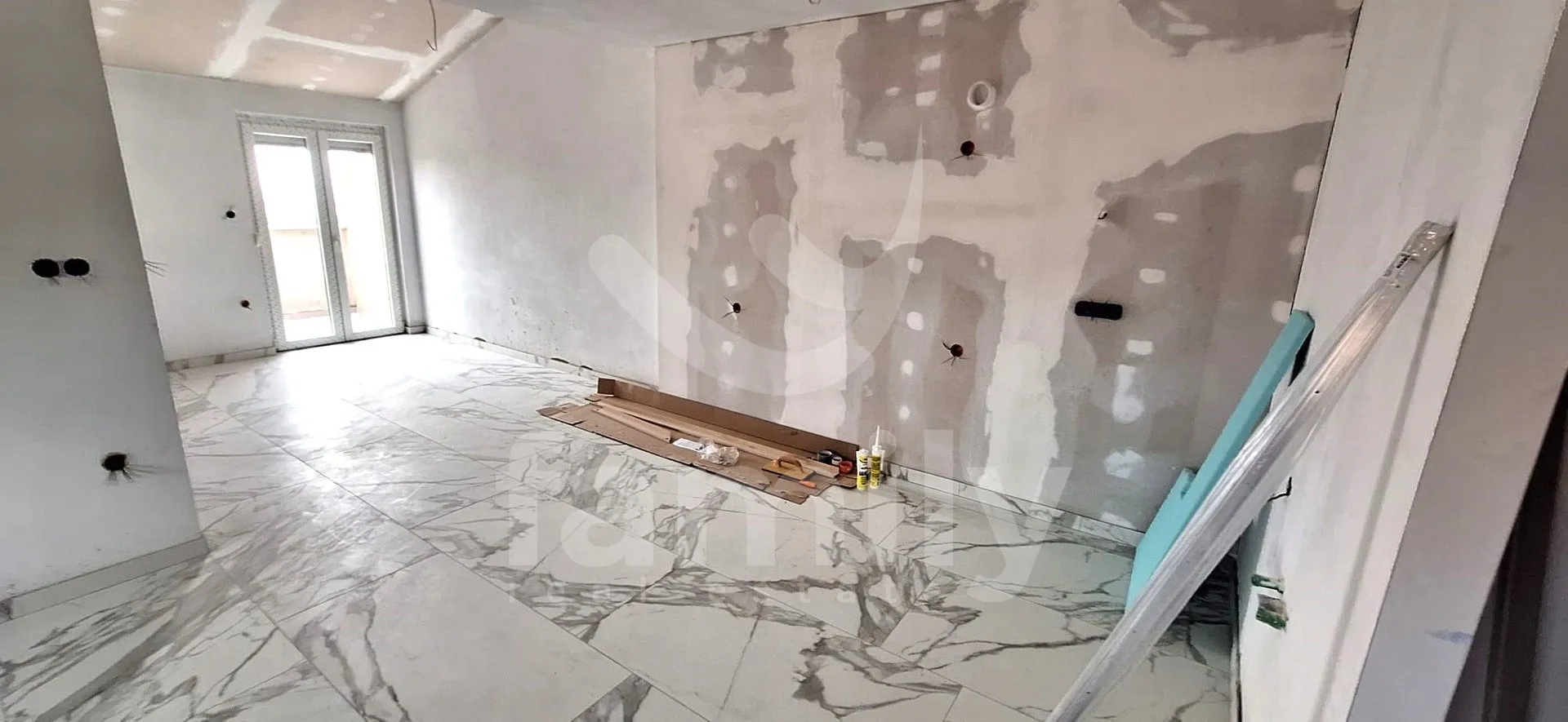 dvoetažni novi stan, pogled more i tri spavaće sobe - slika 8