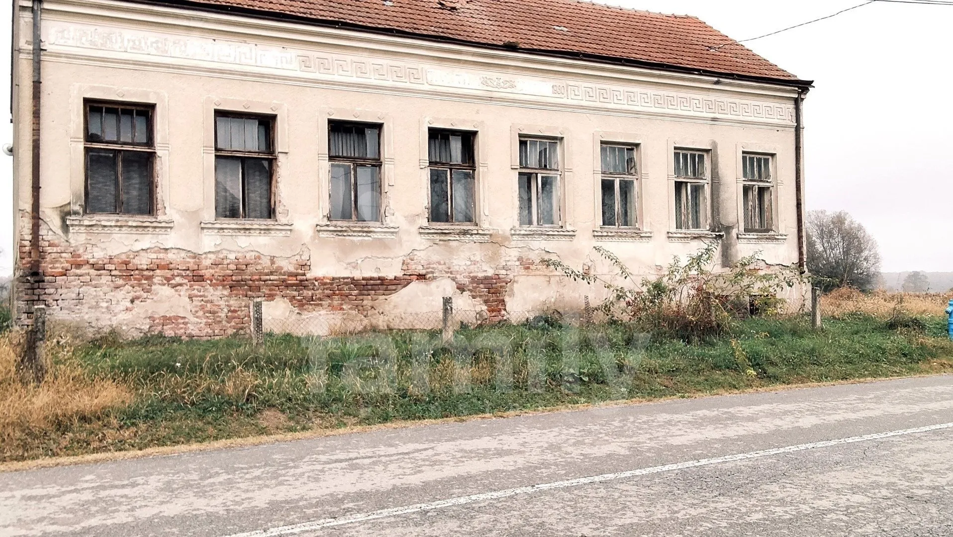 ekskluzivno samostojeća kuća za adaptaciju na mirnoj lokaciji - slika 4