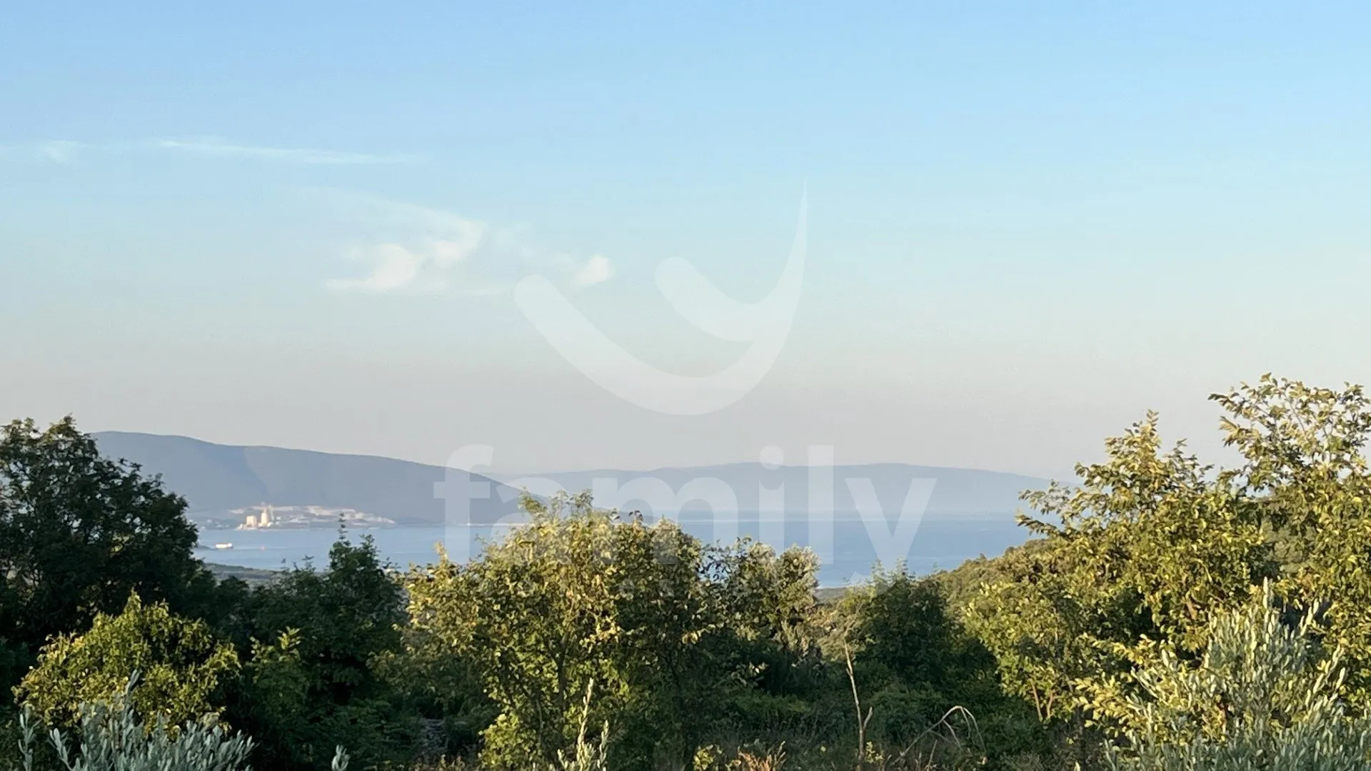 Zemljište Sa Pogledom Na More I Ishodovanom Građevinskom Dozvolom - Kavran, Marčana
