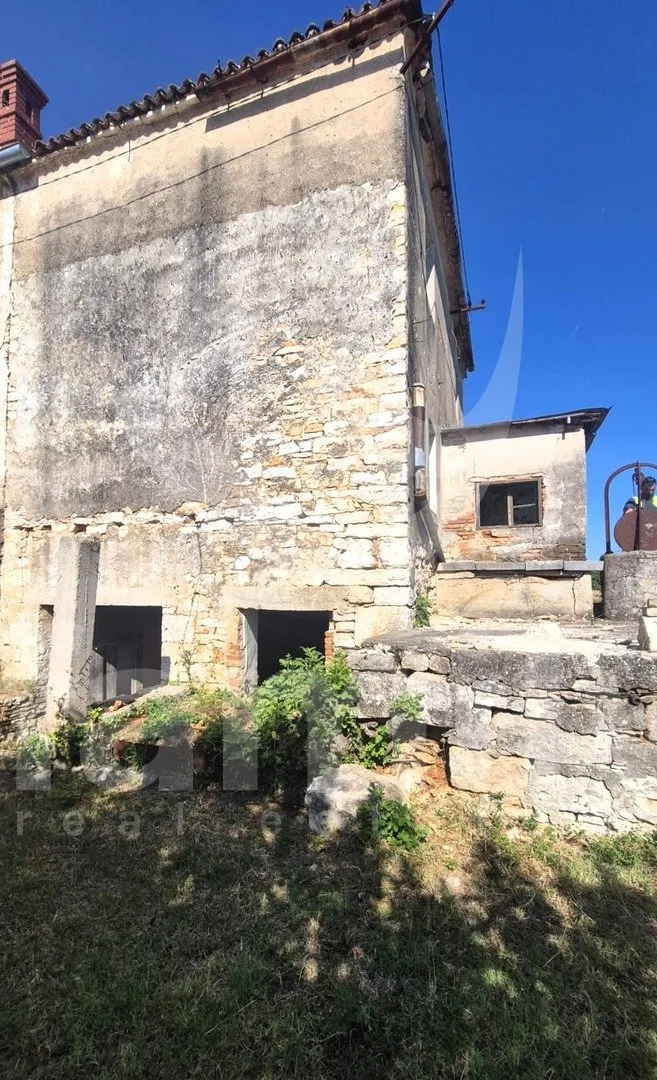 prodaja obiteljske kuće za adaptaciju na mirnoj lokaciji - slika 8