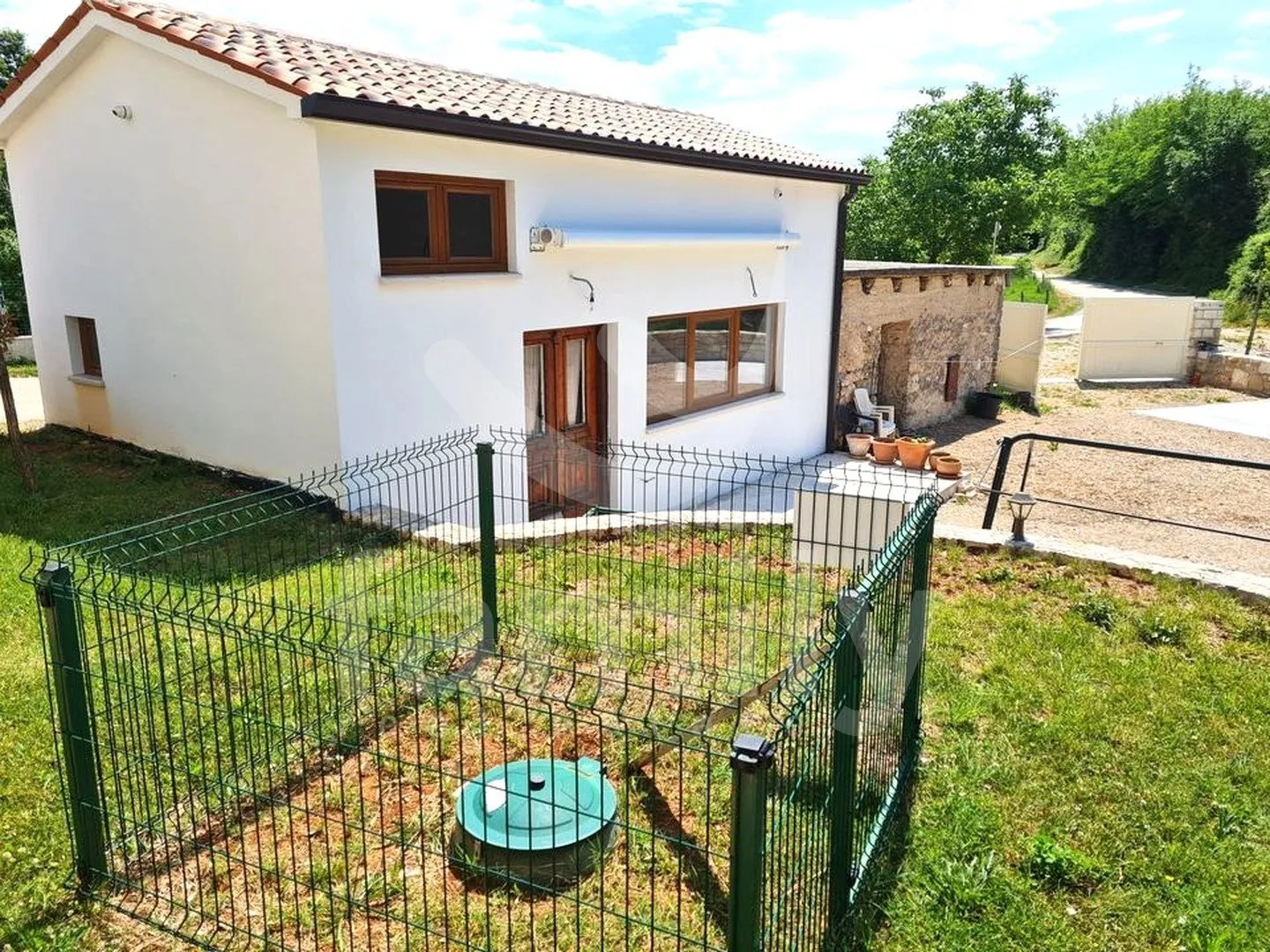 visokokvalitetna kamena vila sa bazenom i garažom - slika 6