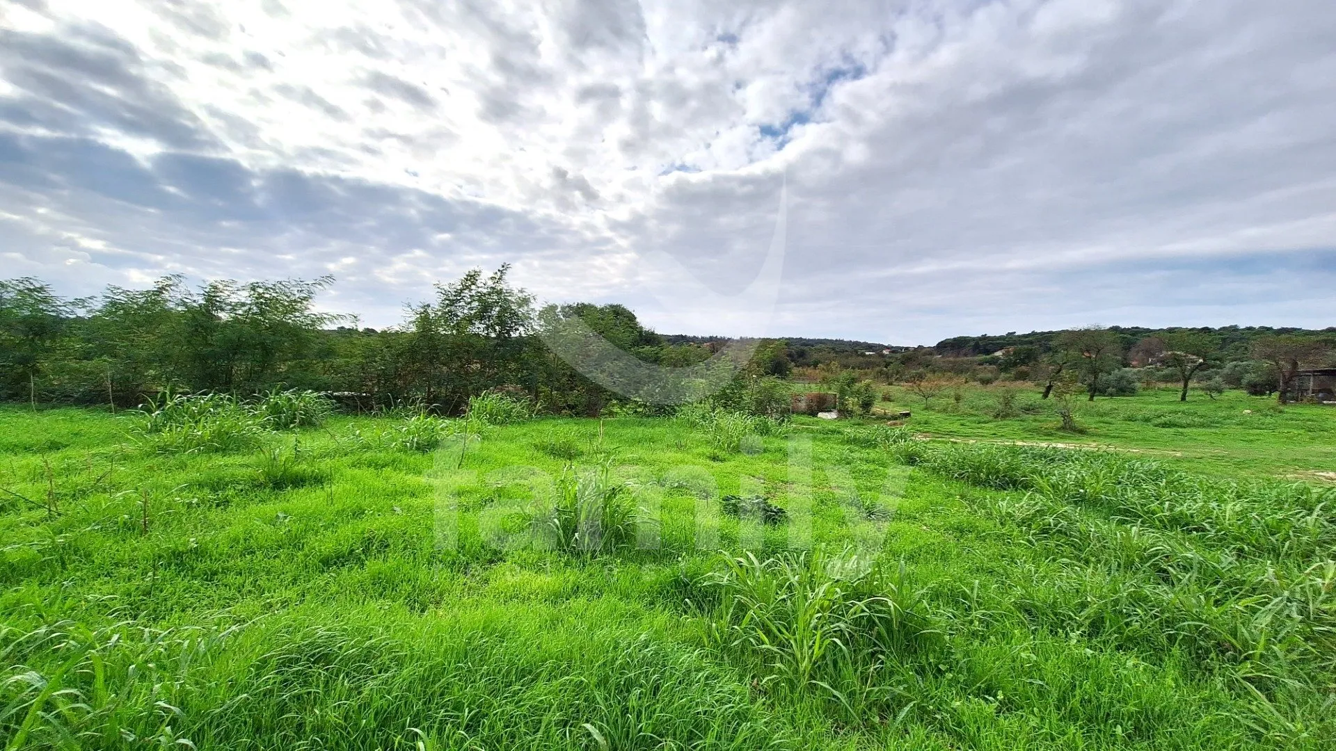 atraktivno građevinsko zemljište stambene namjene na odličnoj lokaciji - slika 4